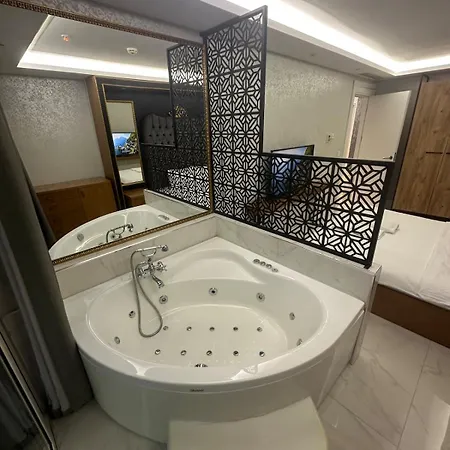 Magnificent High Floor With Private Jacuzzi