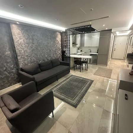 Magnificent High Floor With Private Jacuzzi Apartment
