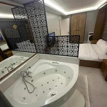 Magnificent High Floor With Private Jacuzzi Apartment Istanbul