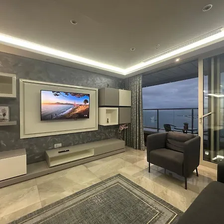 Magnificent High Floor With Private Jacuzzi Apartment *