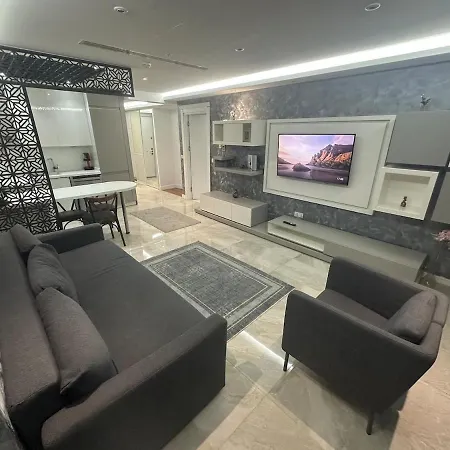 Magnificent High Floor With Private Jacuzzi *
